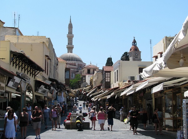 Ενοικιάζονται 2 κατάστηματα 20τμ & 30τμ στην Παλιά πόλη