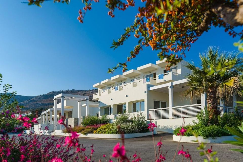 Από τη ξενοδοχειακή μονάδα ζητείται Β' Σερβιτόρος/α