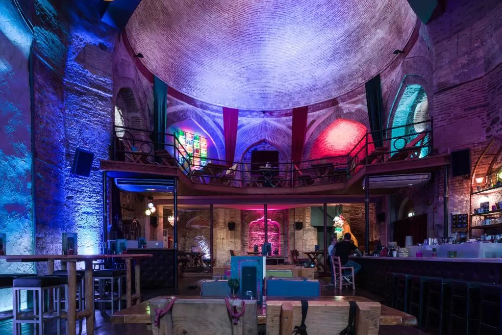 Service & Bar σε ξενοδοχειο/bistro στην Παλια Πολη.