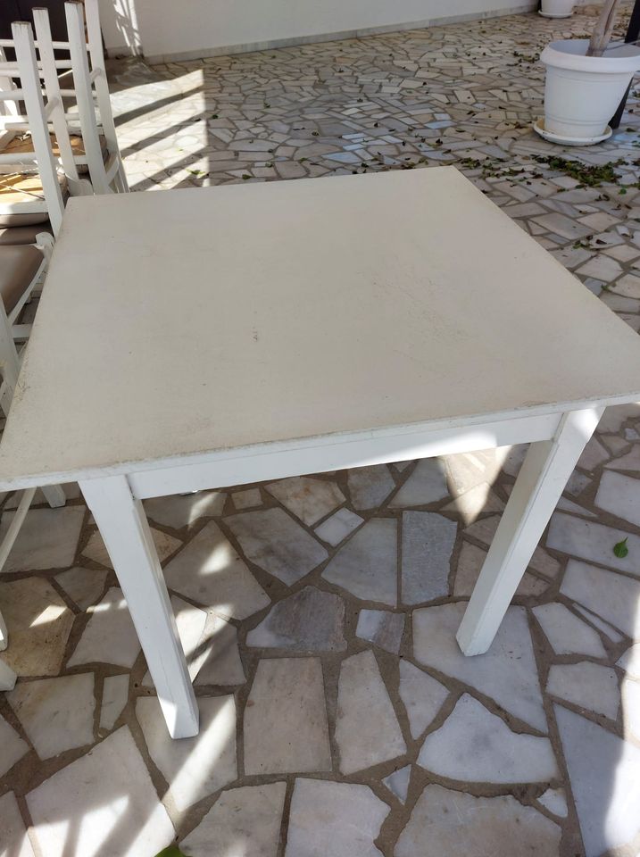 Πωλούνται 40 τραπέζια εστιατορίου 30€