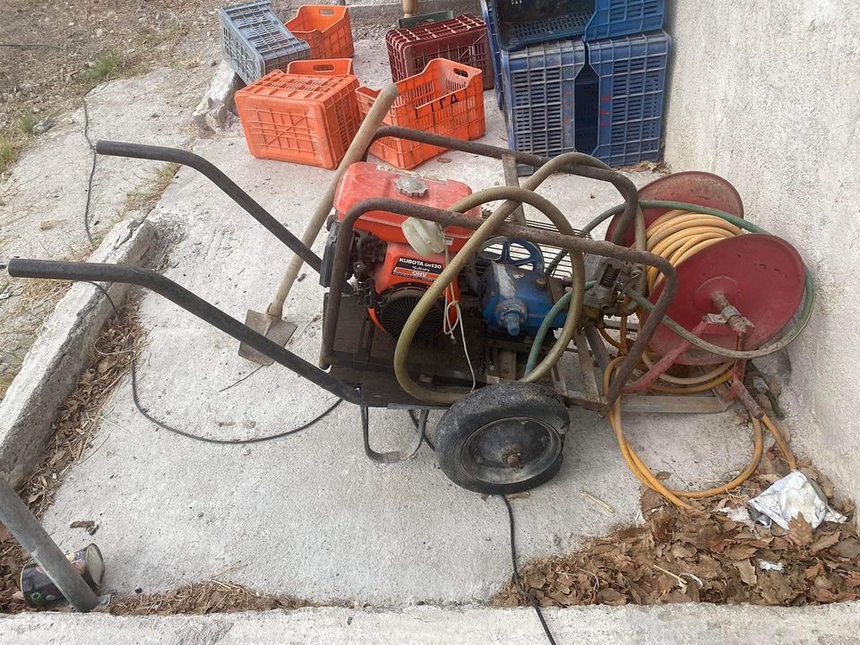 Πωλείται επαγγελματικό μηχάνημα ψεκασμού δέντρων και φυτών