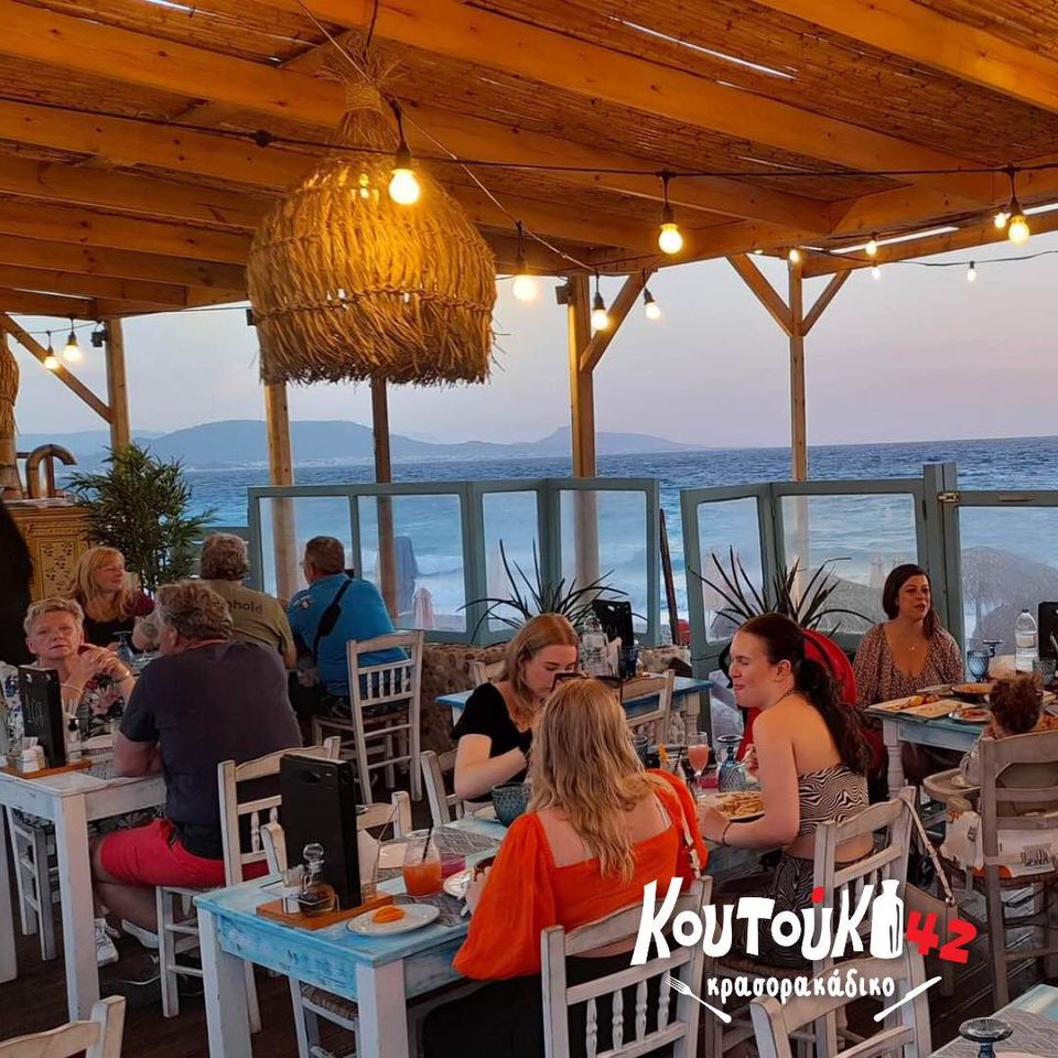 Θεσεις εργασιας στο εστιατόριο ''ΚΟΥΤΟΥΚΙ 42''