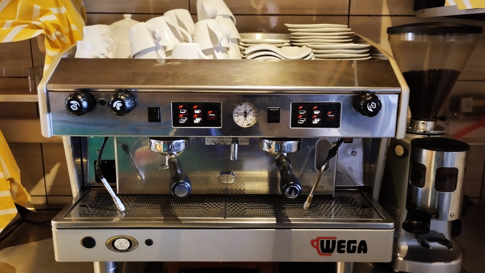 ΠΩΛΕΙΤΑΙ ΕΠΑΓΓΕΛΜΑΤΙΚΗ ΕΣΠΡΕΣΣΙΕΡΑ WEGA