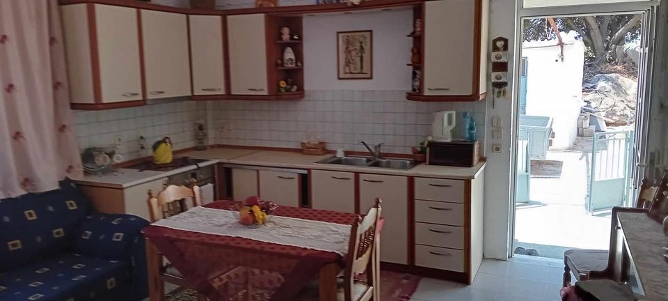 Ενοικιάζεται μονοκατοικία επιπλωμένη και με τζάκι
