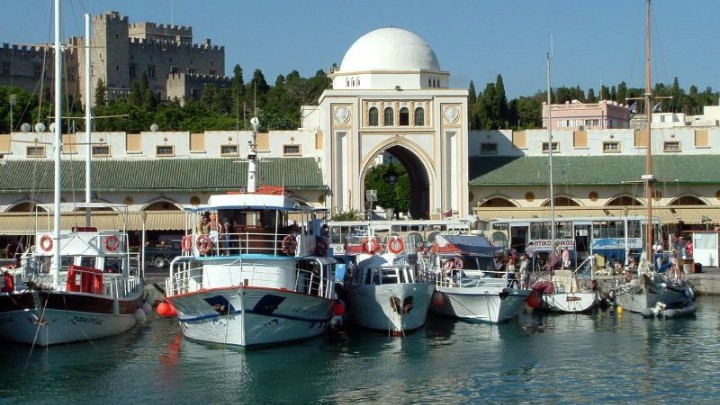 Ζητείται πωλητής/πωλήτρια για εισιτήρια ημερήσιων τουριστικών σκαφών