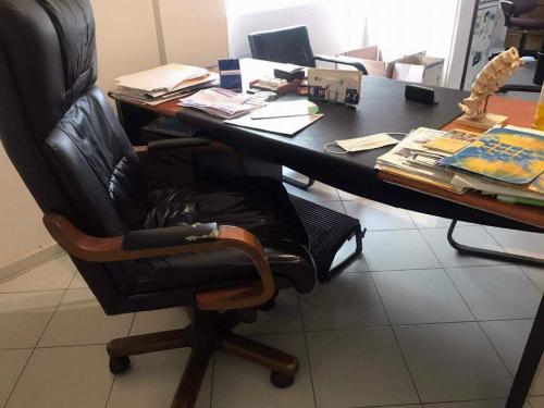 Πωλόυνται έπιπλα DROMEAS λογω κλεισιματος ιατρείου