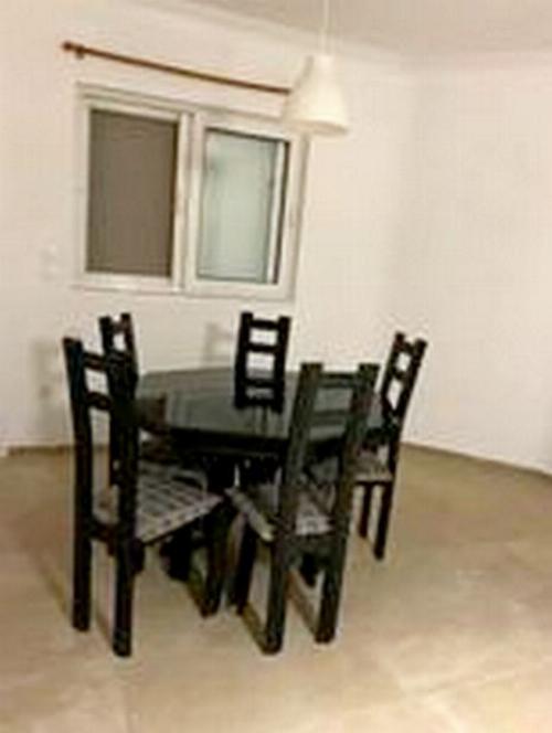   Ευκαιρία -Τραπεζαρία πέντε θέσεων – Ντουλάπα δίφυλλη