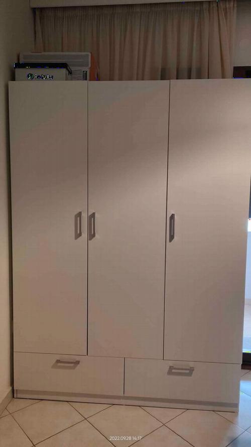 Πωλείται ντουλάπα 80€.