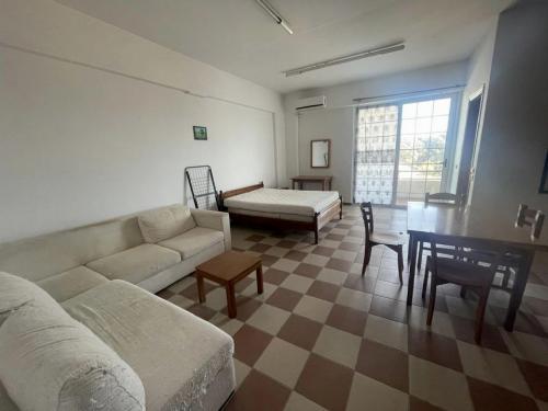 Ενοικιαζεται στουντιο 45τμ Α οροφου. 280€