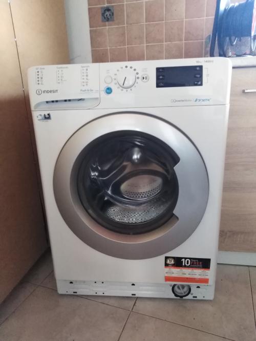 Πωλείται πλυντήριο και ψυγείο 