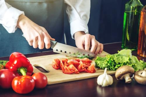 Βοηθός κουζίνας στο νησί της Τήλου στα Δωδεκάνησα. Παρέχεται διαμονή και διατροφή