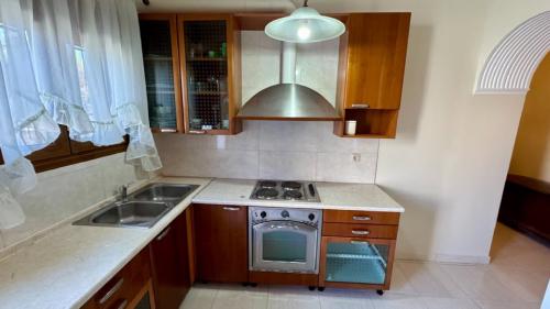 Ενοικιάζεται δίχωρη γκαρσονιέρα  400€