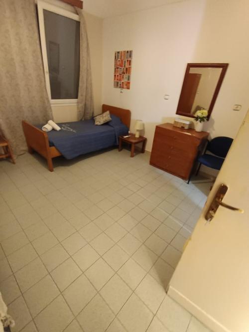 Eνοικιαζεται studio επι της οδου Αμερικης 107