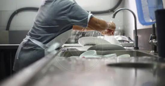 Ζητείται κοπέλα για λάντζα και καθάρισμα